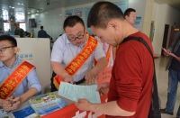 市人社局：“機(jī)關(guān)主題黨日”活動(dòng)  走出辦公室  服務(wù)在現(xiàn)場